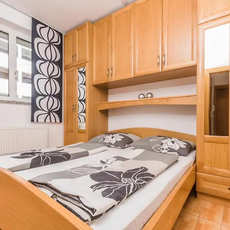 In With Sea View, Balcony, Air Conditioning, Wifi 3492-3 * 茨里克韦尼察