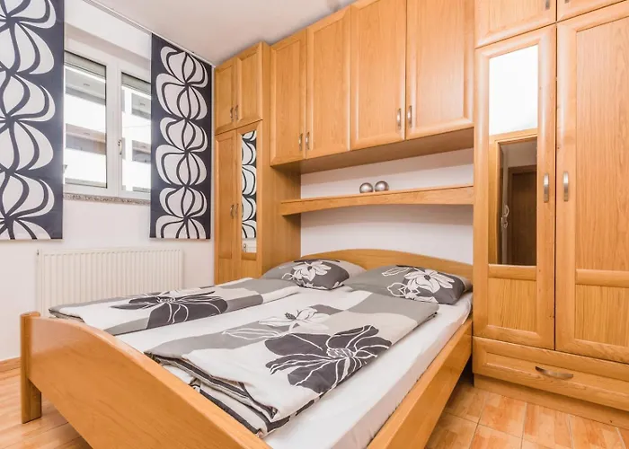 In With Sea View, Balcony, Air Conditioning, Wifi 3492-3 * 茨里克韦尼察