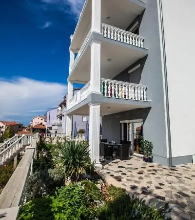 Apartment In With Sea View, Balcony, Air Conditioning, Wifi 3492-3 *