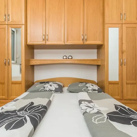 Apartmán In With Sea View, Balcony, Air Conditioning, Wifi 3492-3